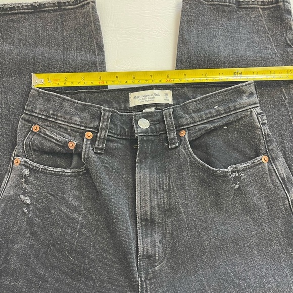 Abercrombie & Fitch Curve Love Ultra High Rise Ankle Straight Jeans - Black. - Picture 6 of 13